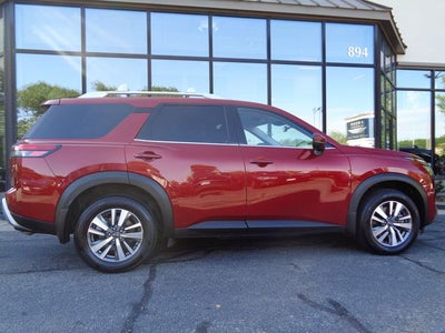 2024 Nissan Pathfinder SL