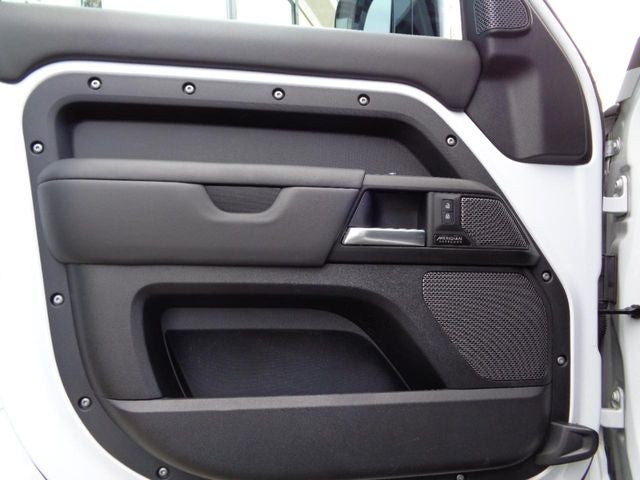 2023 Land Rover Defender 110 V8