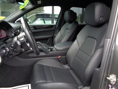 2022 Porsche Cayenne Base